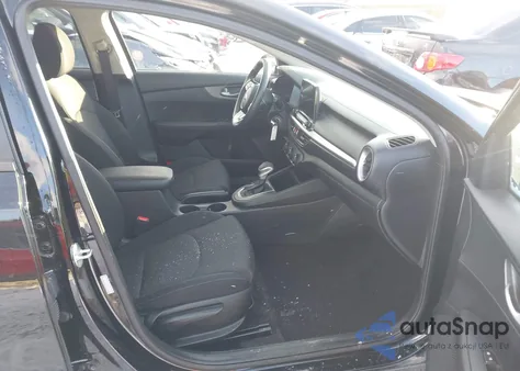 2021 Kia Forte Lxs z USA, uszkodzony, nr VIN 3KPF24AD1ME289268